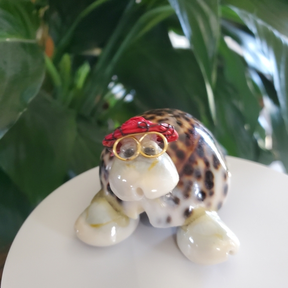 Tiny Sea Shell Turtle Figurine - Picture 13 of 14